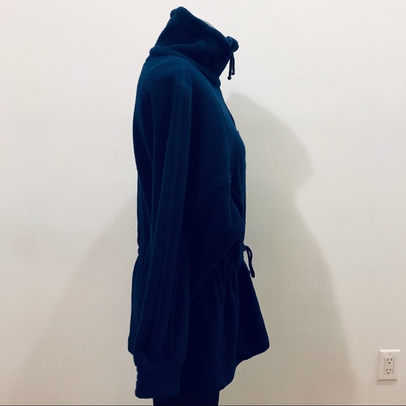 Vintage 1980’s V de V Paris navy ‘Polartec’ embroidered sweater. Size L. EUC - Picture 4 of 12